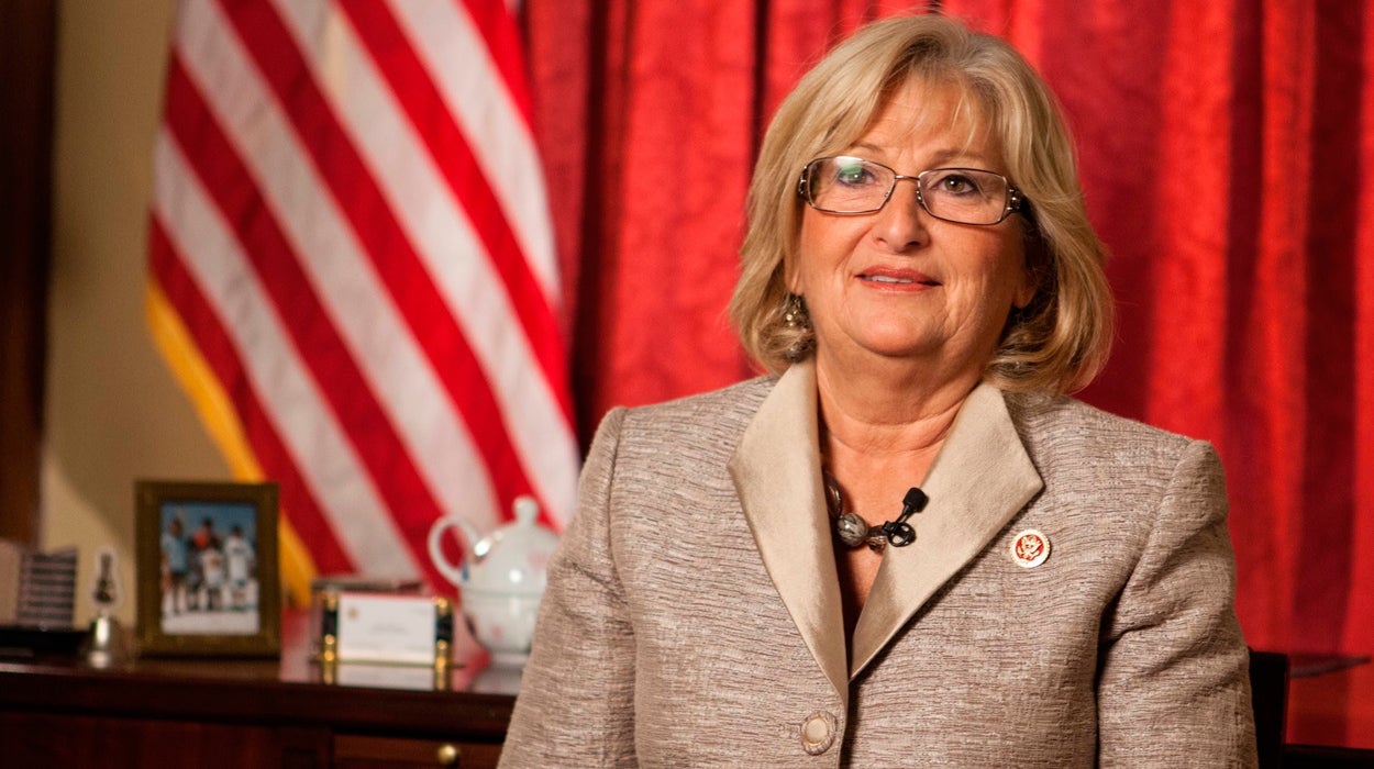 Una senadora republicana vincula los tiroteos en las escuelas con la pornografía Una senadora republicana vincula los tiroteos en las escuelas con la pornografía