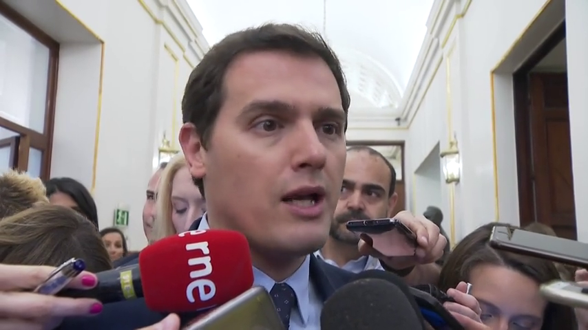 Rivera pide elecciones cuanto antes y dice que el Gobierno de Sánchez está hipotecado por los separatistas Rivera pide elecciones cuanto antes y dice que el Gobierno de Sánchez está hipotecado por los separatistas