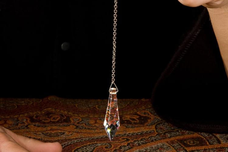 El sacerdote parapsicólogo El sacerdote parapsicólogo