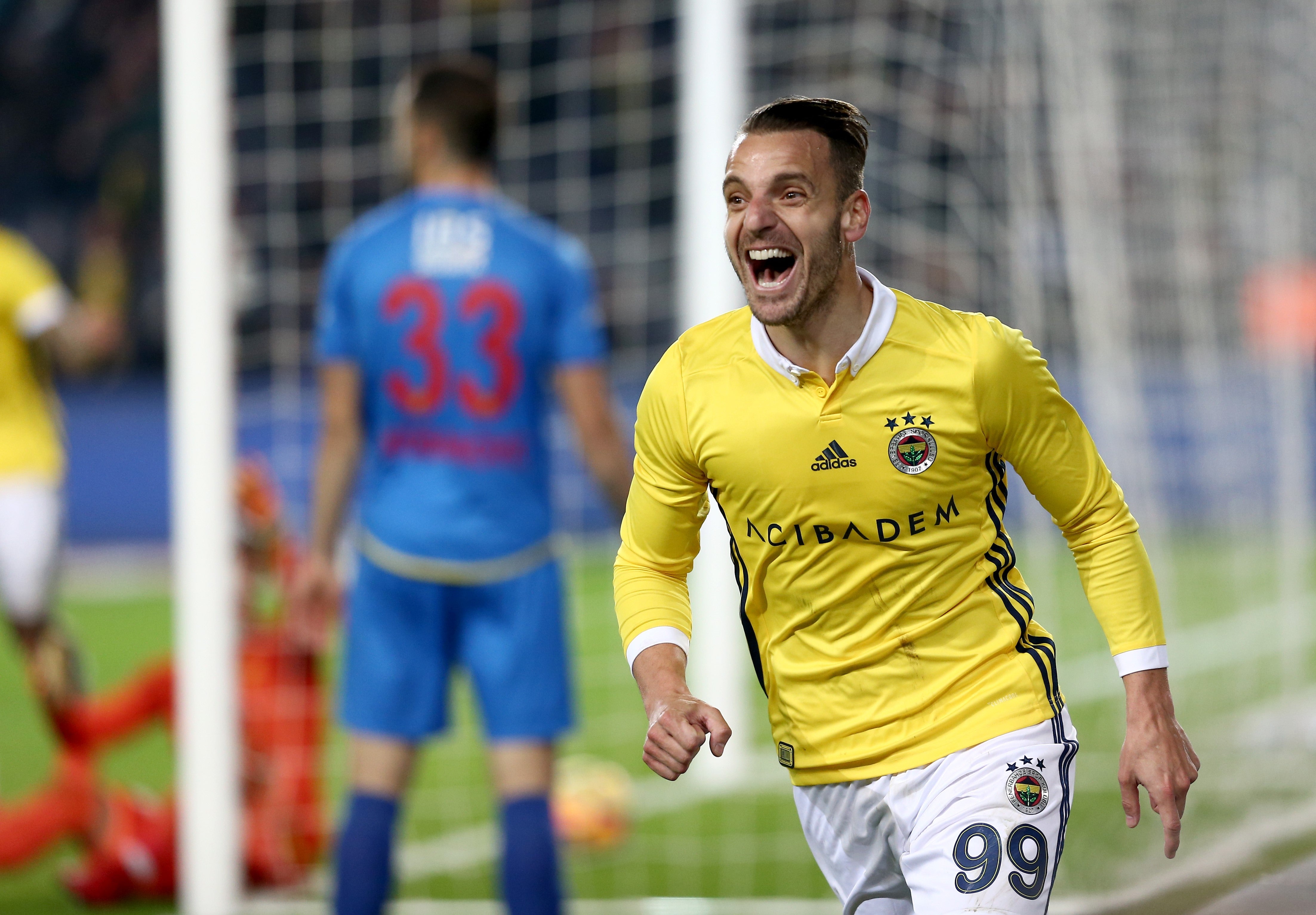 Roberto Soldado critica al PSOE y a Pedro Sánchez: "La unidad de España debería estar por encima de todo" Roberto Soldado critica al PSOE y a Pedro Sánchez: "La unidad de España debería estar por encima de todo"