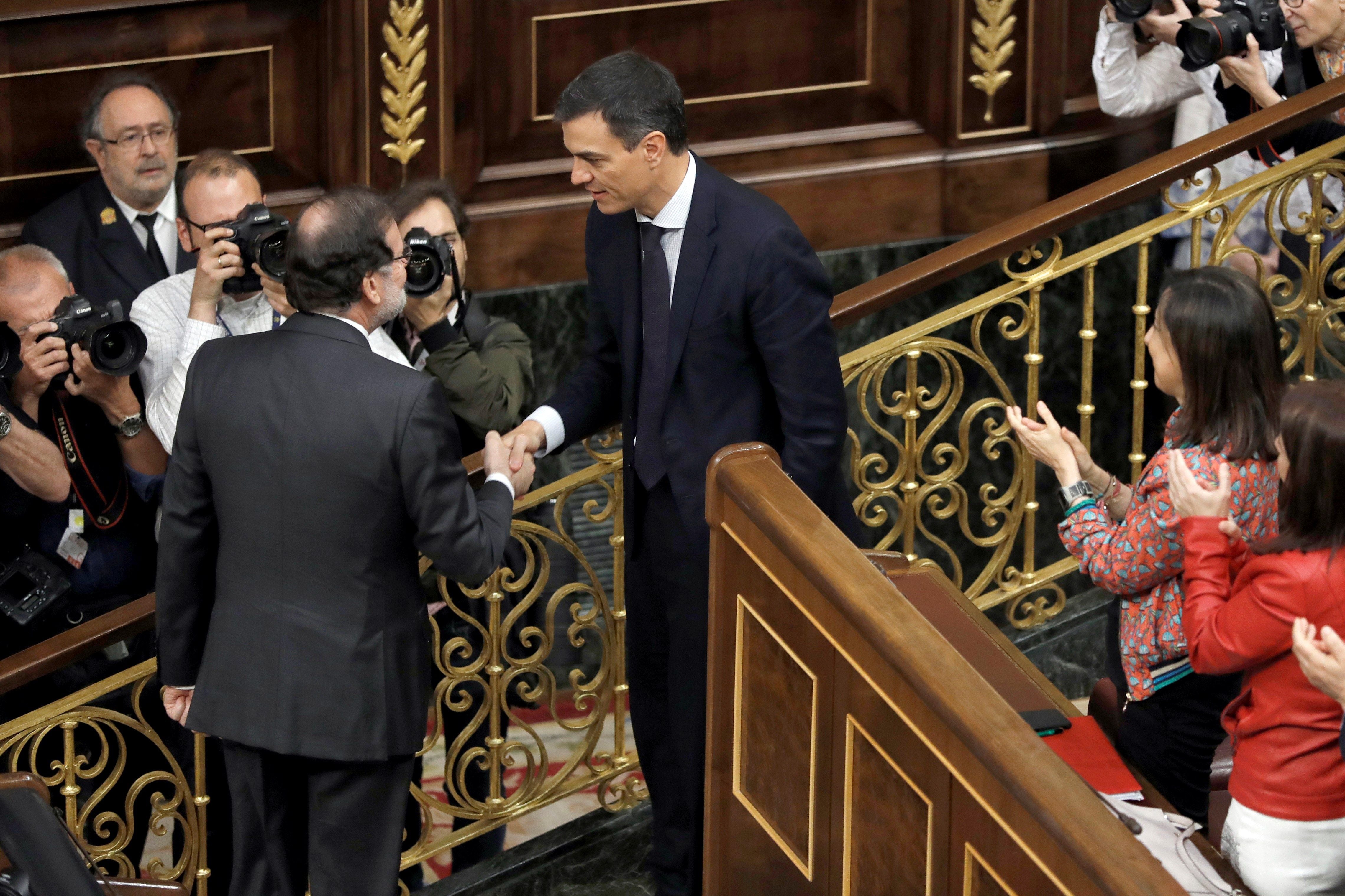 Baja el pesimismo por la situación política tras la investidura de Sánchez, según el CIS Baja el pesimismo por la situación política tras la investidura de Sánchez, según el CIS