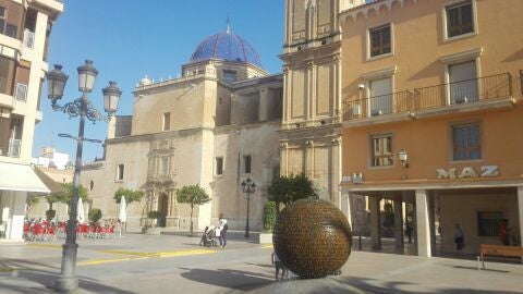 Bas&iacute;lica de Santa Mar&iacute;a de Elche en la Plaza del Congreso Eucar&iacute;stico 
