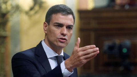 El nuevo presidente del gobierno espa&ntilde;ol, Pedro S&aacute;nchez, durante el segundo d&iacute;a de moci&oacute;n de censura en el Congreso .