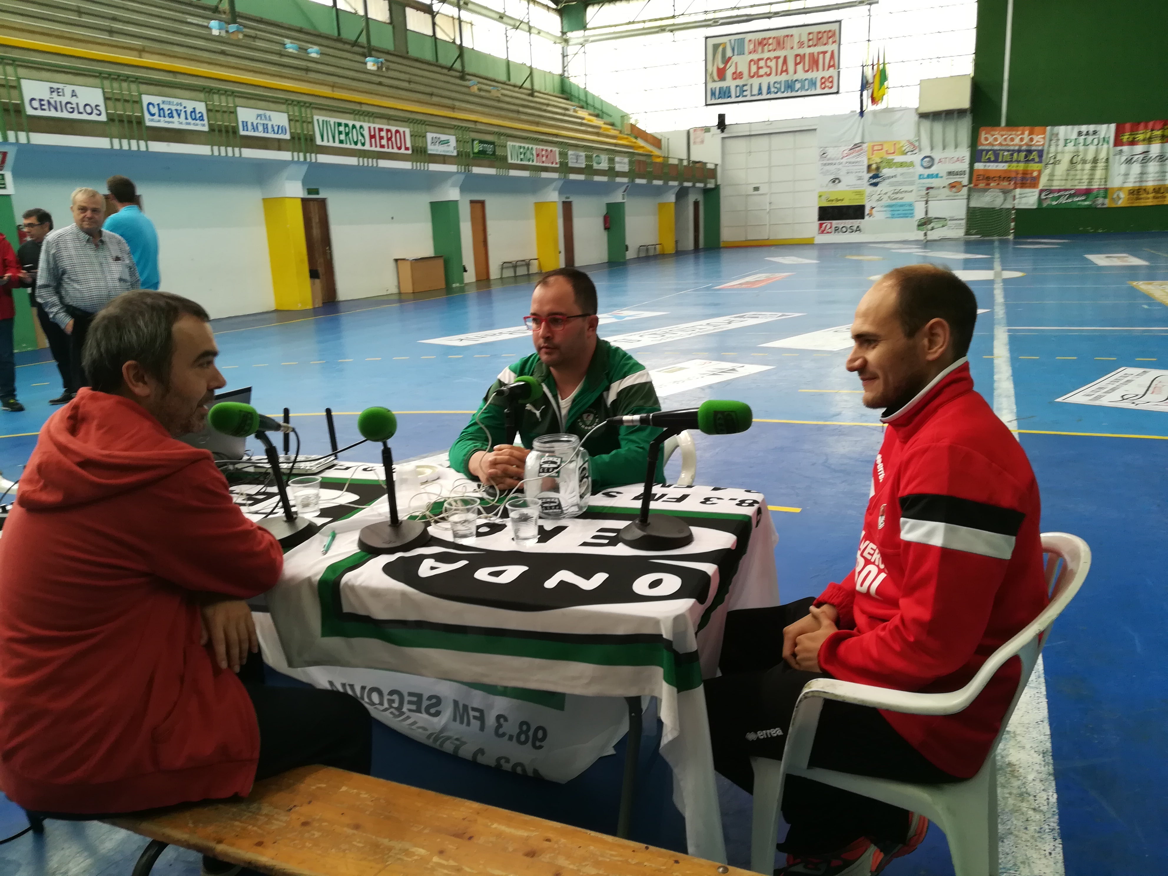 Entrevista al entrenador y al preparador físico del Balonmano Nava Entrevista al entrenador y al preparador físico del Balonmano Nava