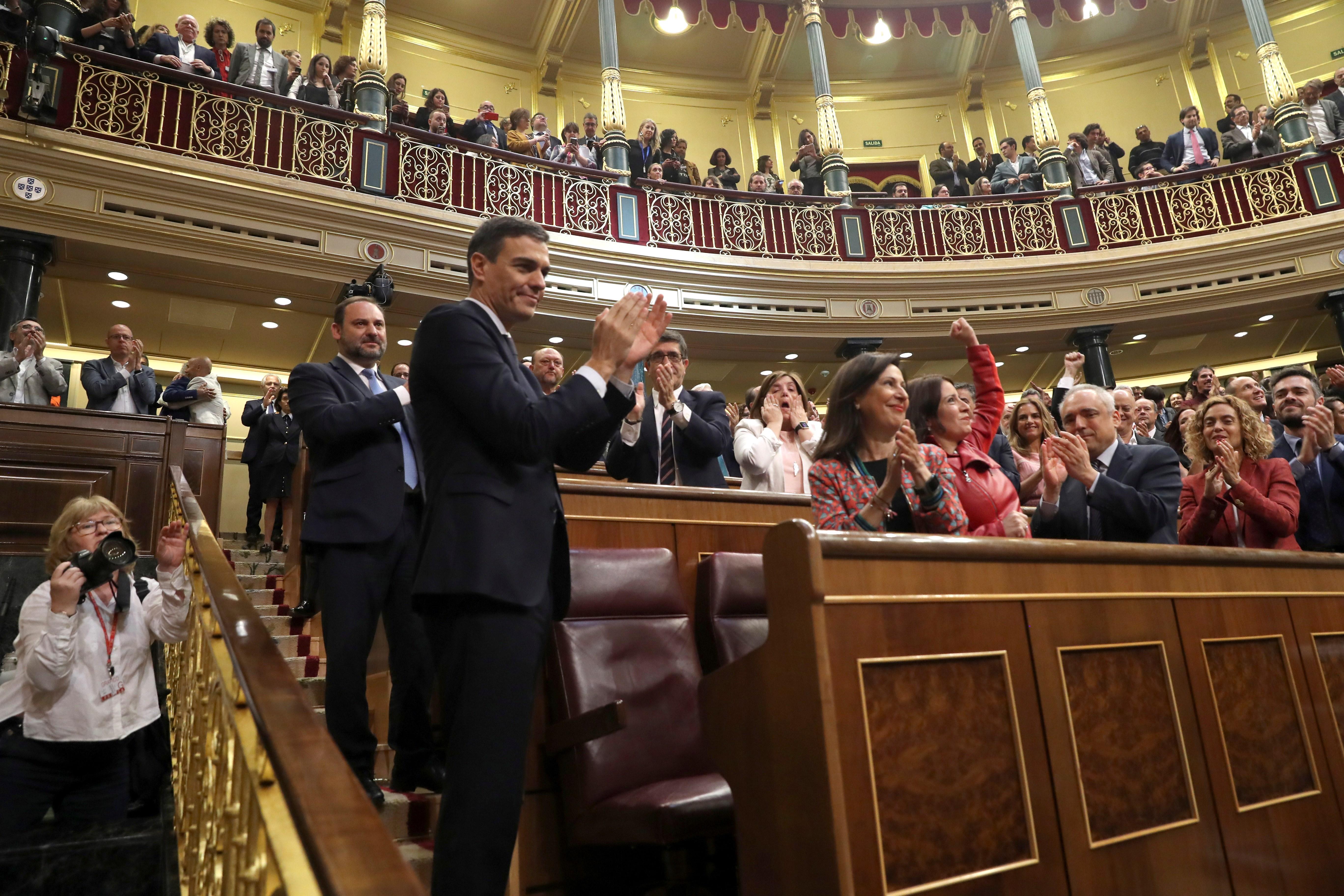 Las primeras palabras de Sánchez tras convertirse en presidente del gobierno Las primeras palabras de Sánchez tras convertirse en presidente del gobierno