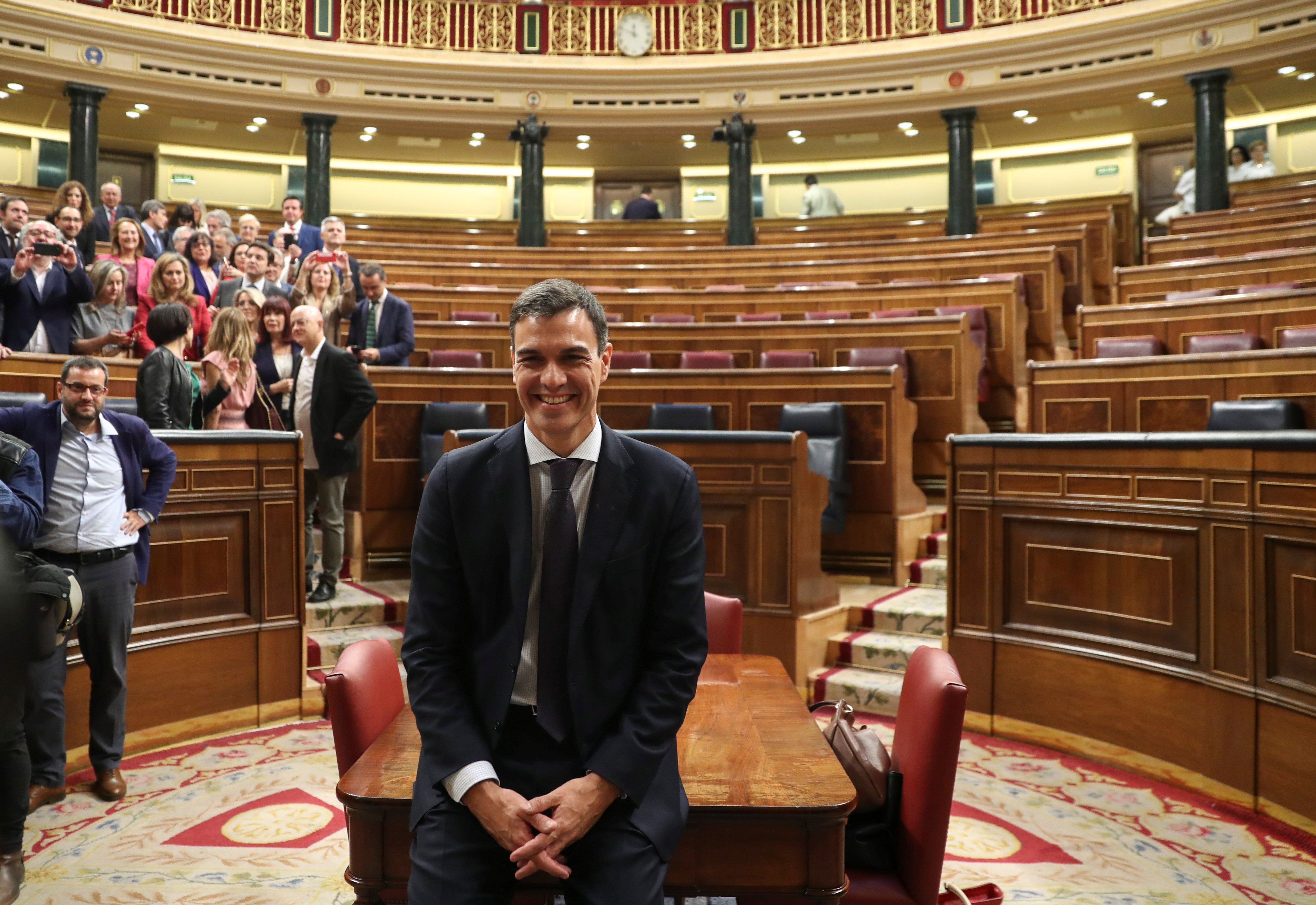 El CIS de Tezanos vuelve a dar la victoria al PSOE y desploma al PP hasta la cuarta posición El CIS de Tezanos vuelve a dar la victoria al PSOE y desploma al PP hasta la cuarta posición