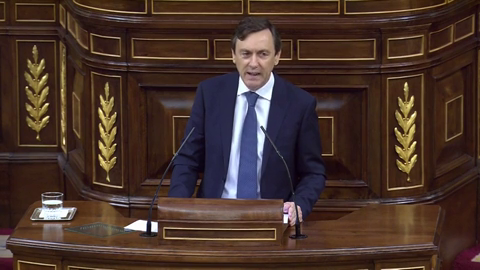Rafael Hernando, a Iglesias: "Usted era antes un pequeño revolucionario, pero ahora es solo un pequeño burgues con chalé y piscina" Rafael Hernando, a Iglesias: "Usted era antes un pequeño revolucionario, pero ahora es solo un pequeño burgues con chalé y piscina"