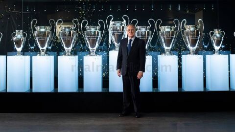 Florentino P&eacute;rez coloca la Decimotercera en la vitrina del Bernab&eacute;u
