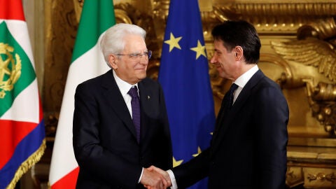 El presidente de la Rep&uacute;blica italiana, Sergio Mattarella, con el primer ministro, Giuseppe Conte