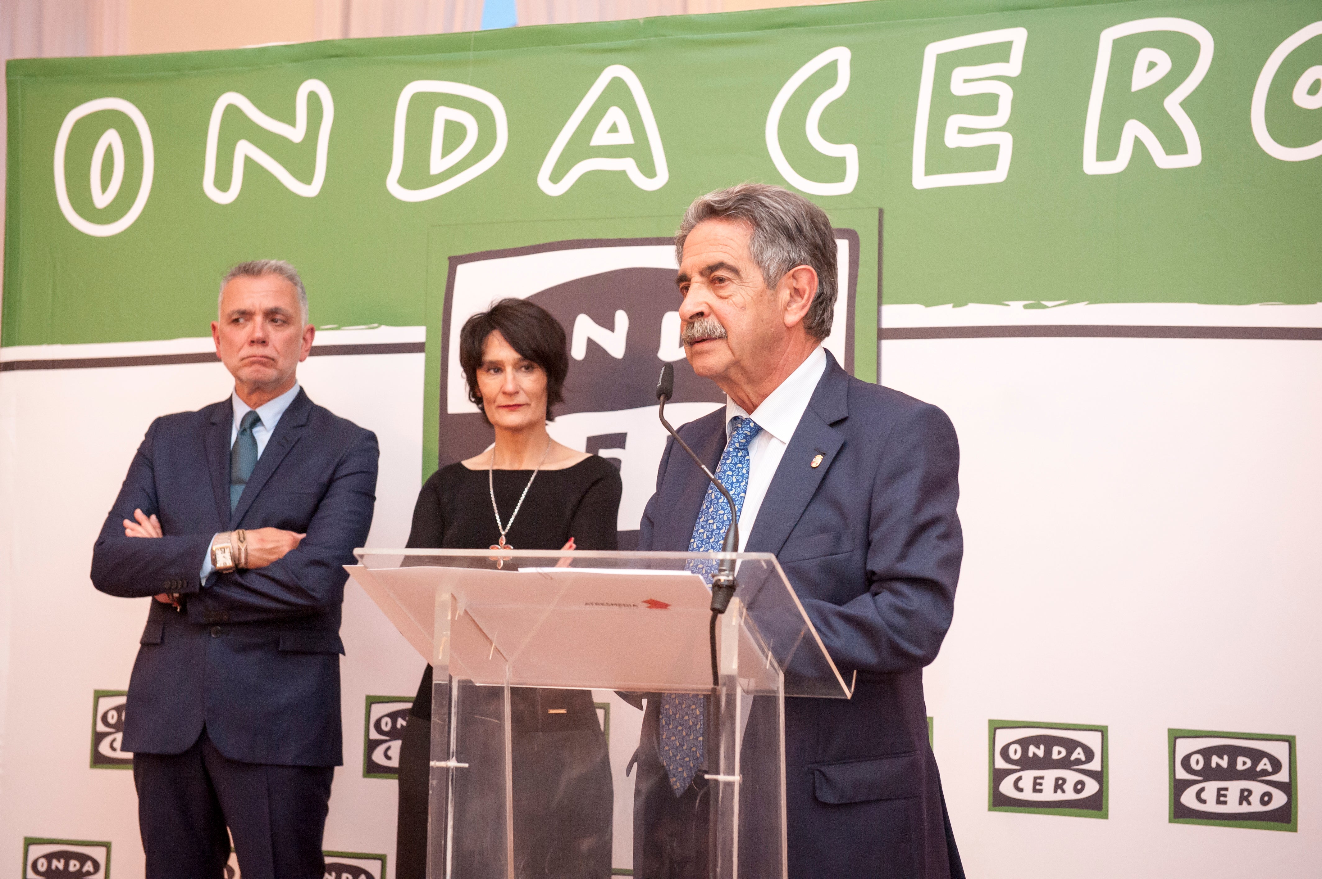 Miguel Ángel Revilla destaca el valor de los I Premios Onda Cero Cantabria Miguel Ángel Revilla destaca el valor de los I Premios Onda Cero Cantabria