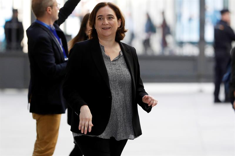 <p>Colau pide a Sánchez un "gesto concreto" hacia Cataluña: acercar a los presos independentistas</p> <p>Colau pide a Sánchez un "gesto concreto" hacia Cataluña: acercar a los presos independentistas</p>