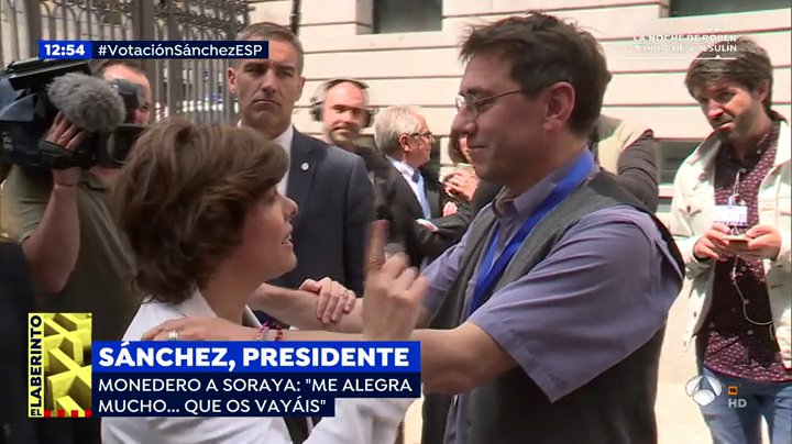 El encontronazo de Monedero con Sáenz de Santamaría: "Me alegro de que os vayáis" El encontronazo de Monedero con Sáenz de Santamaría: "Me alegro de que os vayáis"
