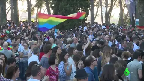 <p>Día grande en Badajoz: la fiesta de Los Palomos sigue reivindicando los derechos LGTBI en su octava edición</p> <p>Día grande en Badajoz: la fiesta de Los Palomos sigue reivindicando los derechos LGTBI en su octava edición</p>