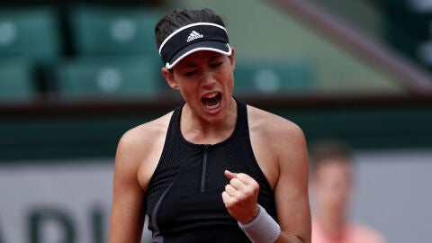 Garbi&ntilde;e Muguruza celebra un punto