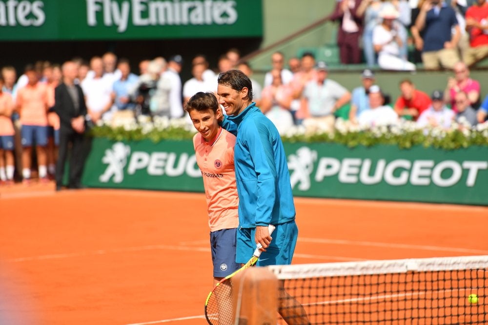 <p>Precioso detalle de Nadal con un recogepelotas en Roland Garros</p> <p>Precioso detalle de Nadal con un recogepelotas en Roland Garros</p>