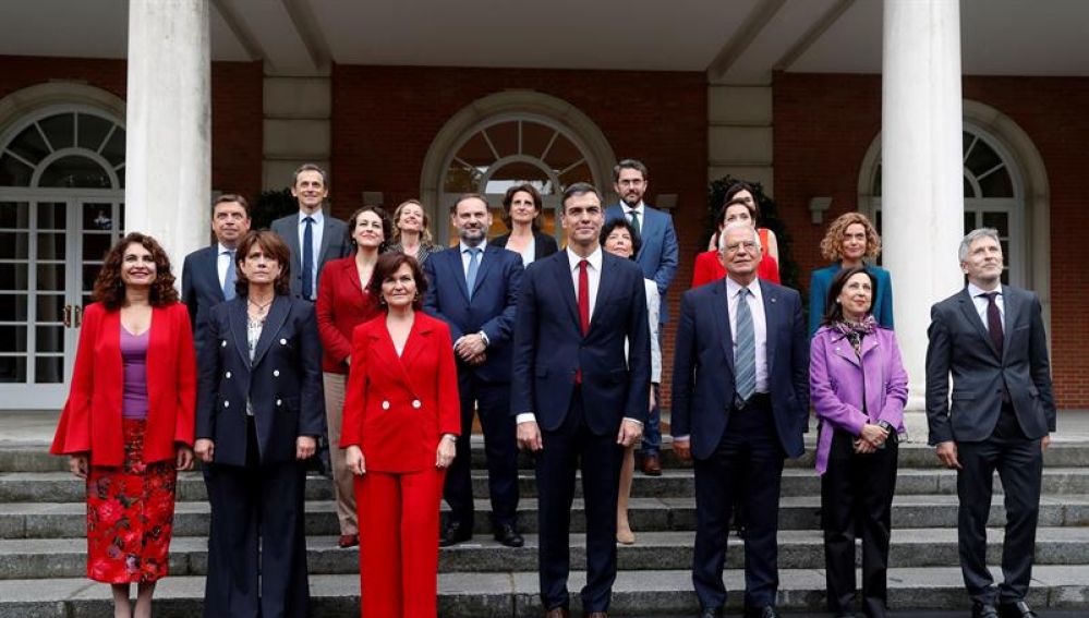 El Epílogo de Julián Cabrera: "Europa mira tranquila el nuevo Gobierno bien tirado" El Epílogo de Julián Cabrera: "Europa mira tranquila el nuevo Gobierno bien tirado"