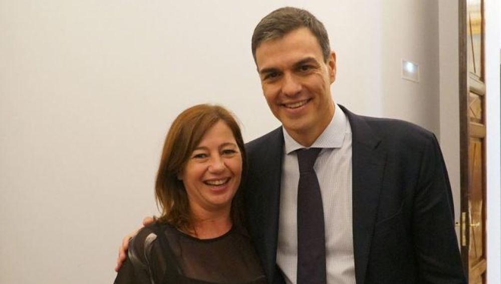 Francina Armengol con Pedro Sánchez el día de la moción de censura