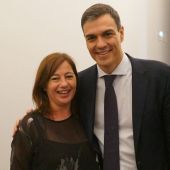 Francina Armengol con Pedro Sánchez el día de la moción de censura