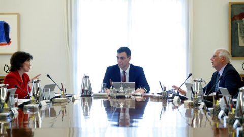 El presidente del Gobierno, Pedro S&aacute;nchez, preside el Consejo de Ministros