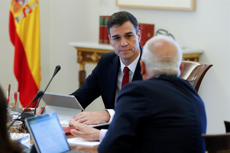 <p>Ciudadanos pedirá la comparecencia de Sánchez en el Congreso para "explicar las hipotecas a los separatistas"</p> <p>Ciudadanos pedirá la comparecencia de Sánchez en el Congreso para "explicar las hipotecas a los separatistas"</p>