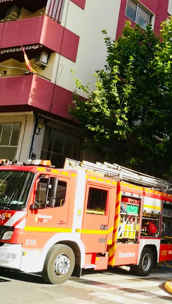 Un camión de bomberos en la calle Antonio Machado de Elche Un camión de bomberos en la calle Antonio Machado de Elche