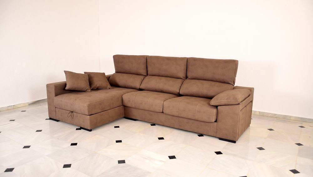 Entra en www.jugamosconelcorazon.com/elche y consigue este fantástico sofá de tres plazas más chaislongue.