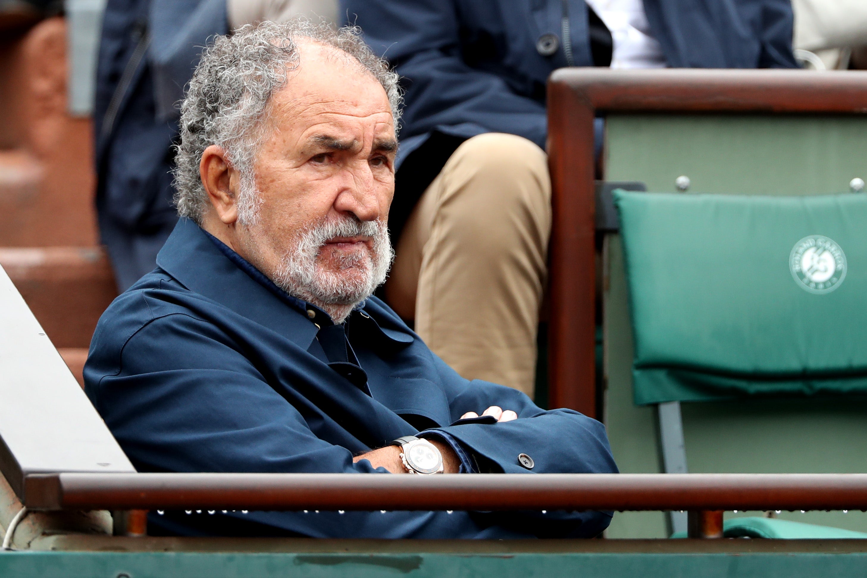 <p>Tiriac amenaza con llevarse el Masters de Madrid si no construyen un estadio de 10.000 asientos</p> <p>Tiriac amenaza con llevarse el Masters de Madrid si no construyen un estadio de 10.000 asientos</p>