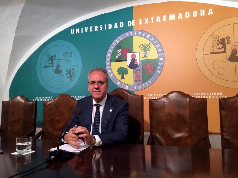 <p>La Fiscalía investiga la posible filtración en los exámenes de la selectividad en Extremadura</p> <p>La Fiscalía investiga la posible filtración en los exámenes de la selectividad en Extremadura</p>