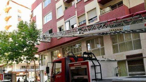 Veh&iacute;culo escalera de los bomberos de Elche