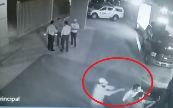 <p>Asesinan a tiros a un político mexicano mientras se hacía un 'selfie' con una seguidora </p> <p>Asesinan a tiros a un político mexicano mientras se hacía un 'selfie' con una seguidora </p>