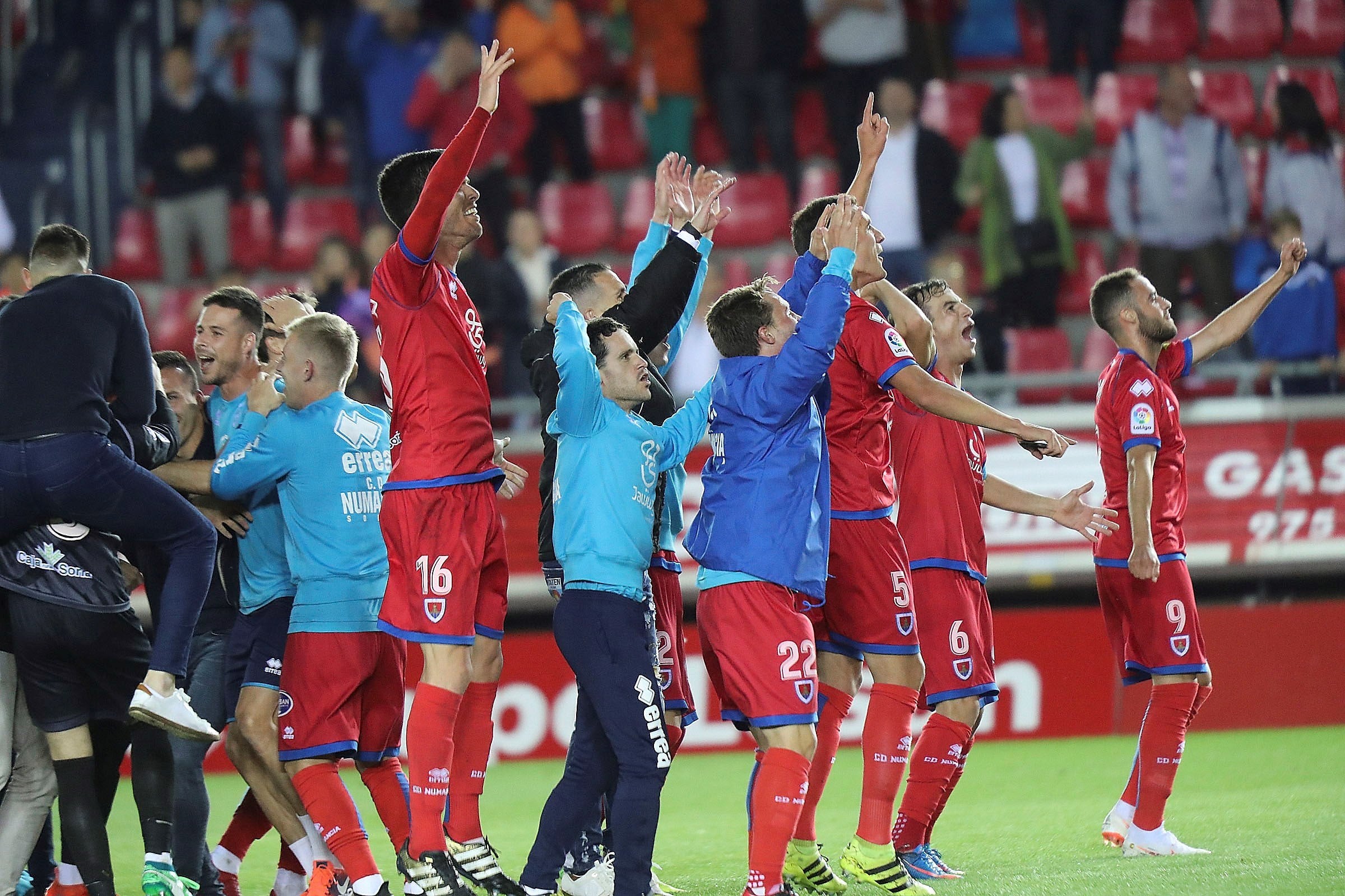 <p>El Numancia supera al Zaragoza y peleará con Sporting o Valladolid por el ascenso a Primera</p> <p>El Numancia supera al Zaragoza y peleará con Sporting o Valladolid por el ascenso a Primera</p>