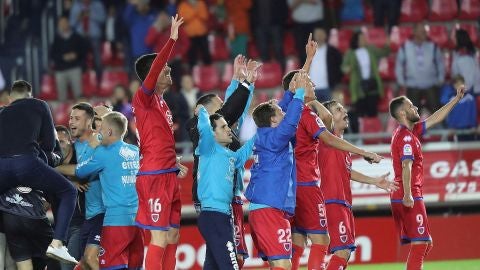 Los jugadores del Numancia celebran el ascenso de su equipo.