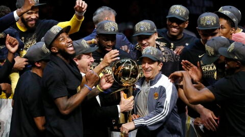 Los Warriors celebran su t&iacute;tulo NBA