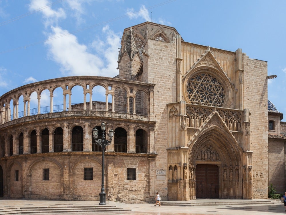 Muere un canónigo de la Catedral de Valencia durante el convite de la boda que acababa de celebrar Muere un canónigo de la Catedral de Valencia durante el convite de la boda que acababa de celebrar
