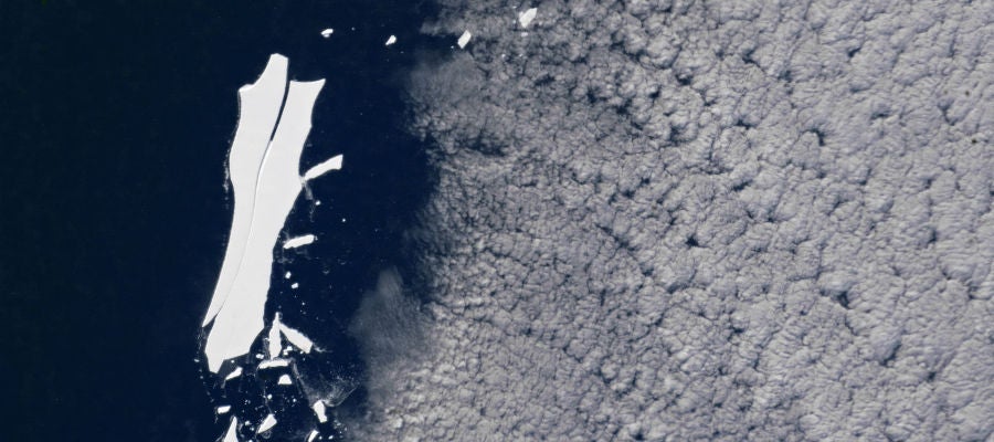 Iceberg B-15 Iceberg B-15