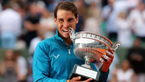 Antena 3 Noticias Fin de semana (10-06-18) Rafa Nadal conquista su undécimo Roland Garros tras ganar a Thiem en tres sets Antena 3 Noticias Fin de semana (10-06-18) Rafa Nadal conquista su undécimo Roland Garros tras ganar a Thiem en tres sets