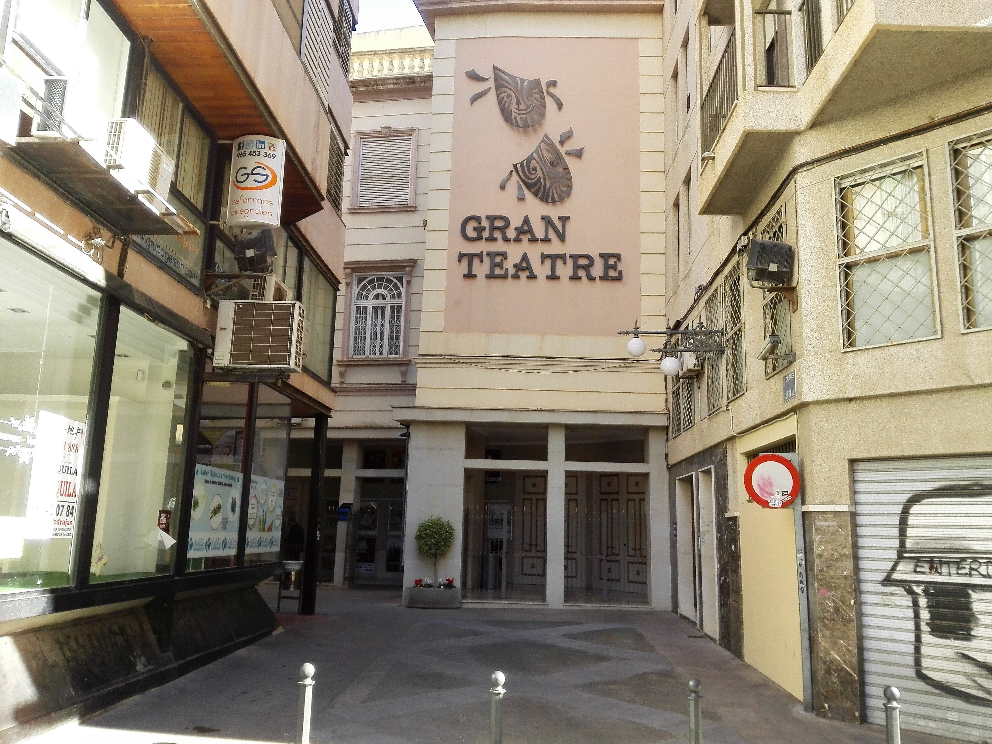 El pleno municipal de Elche acuerda implantar que las personas con movilidad reducida puedan comprar entradas del Gran Teatro vía telemática El pleno municipal de Elche acuerda implantar que las personas con movilidad reducida puedan comprar entradas del Gran Teatro vía telemática