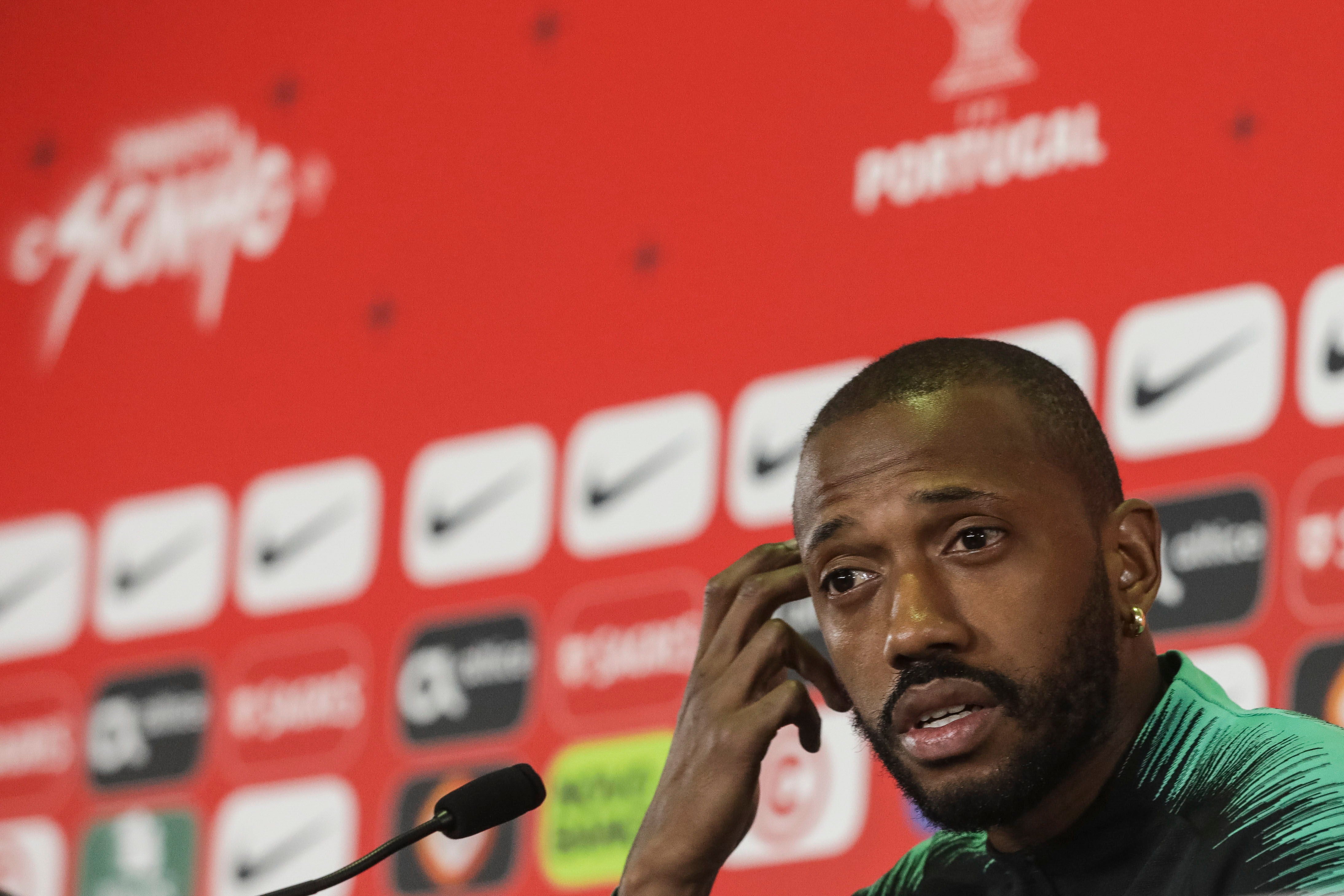 <p>Manuel Fernandes, sobre Cristiano: "Le veo normal, no me parece que esté preocupado por su futuro"</p> <p>Manuel Fernandes, sobre Cristiano: "Le veo normal, no me parece que esté preocupado por su futuro"</p>