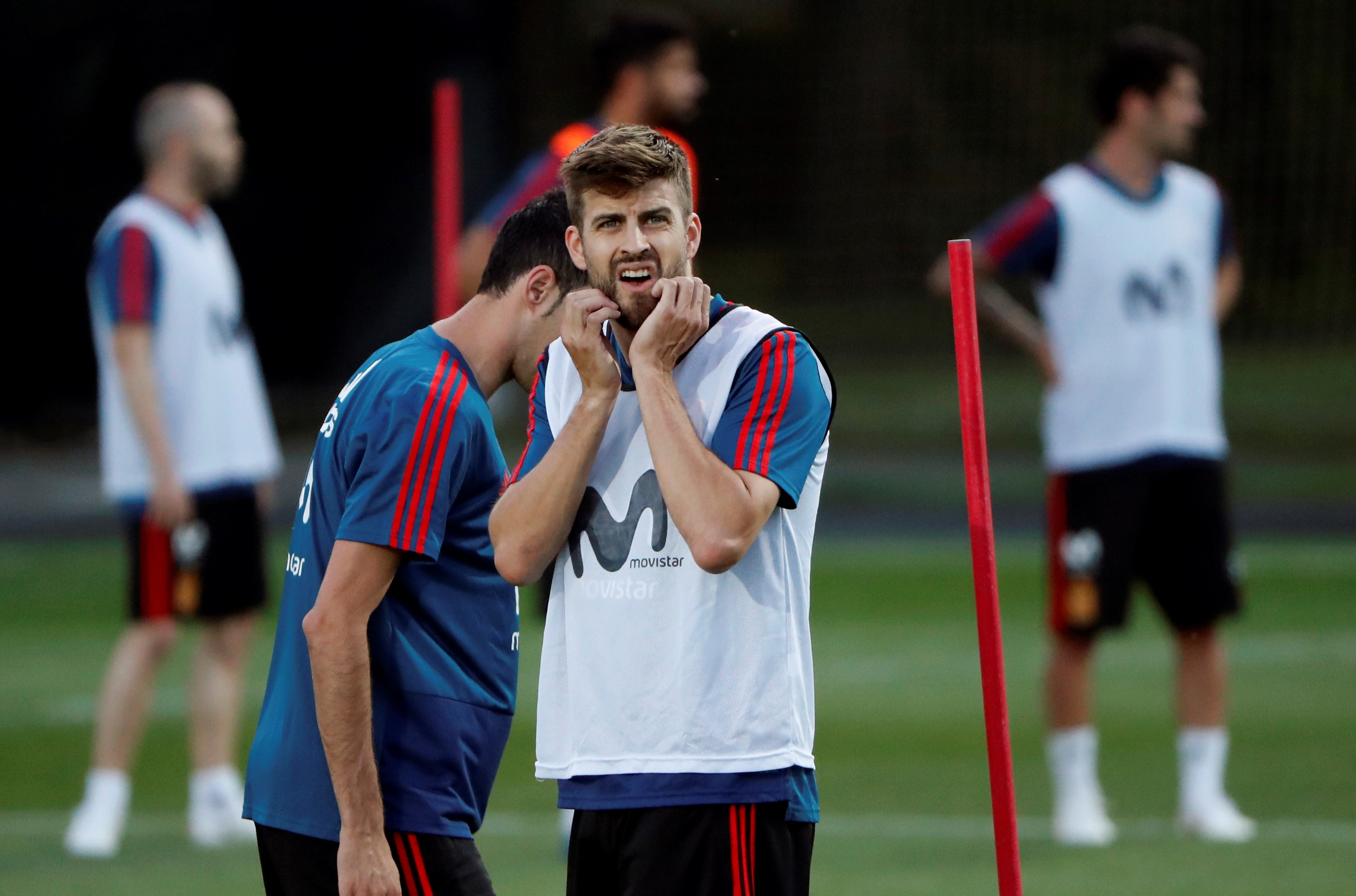 Piqué confirma que deja la Selección: "Hablé con Luis Enrique, mi decisión estaba tomada" Piqué confirma que deja la Selección: "Hablé con Luis Enrique, mi decisión estaba tomada"