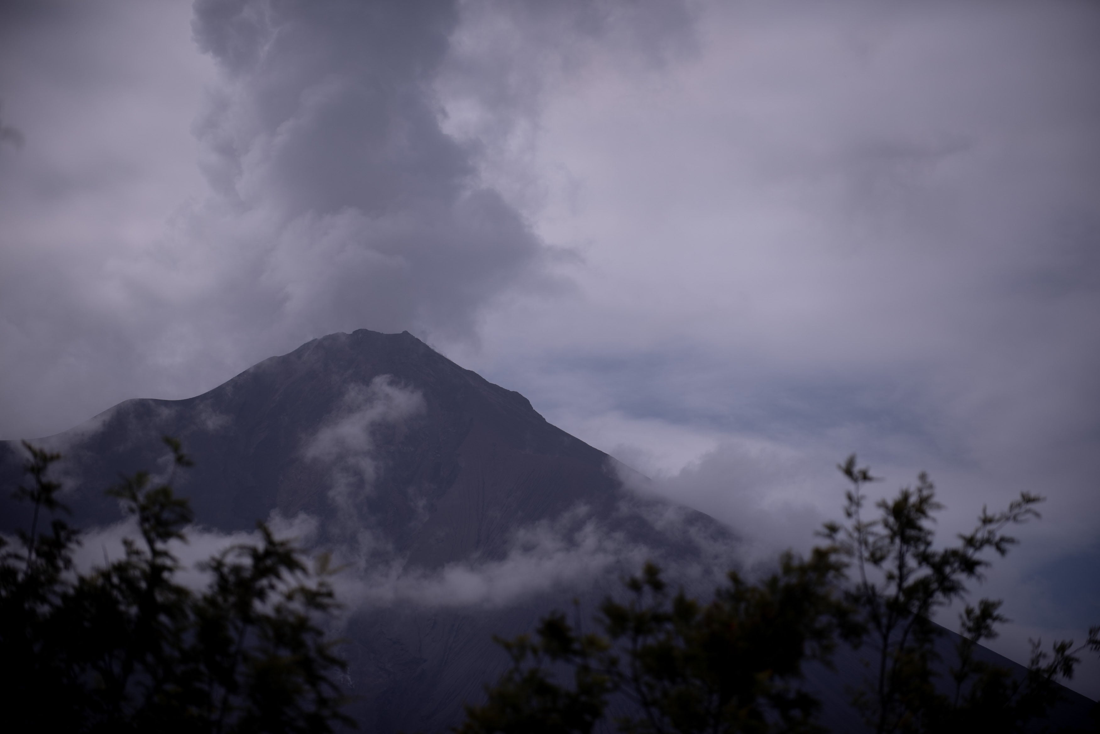 Guatemala eleva a 115 los muertos y a 332 los desaparecidos por la erupción del volcán de Fuego Guatemala eleva a 115 los muertos y a 332 los desaparecidos por la erupción del volcán de Fuego