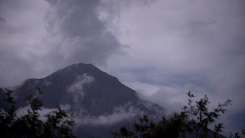 El volc&aacute;n de Fuego se resiste a la calma en Yepocapa (Guatemala)