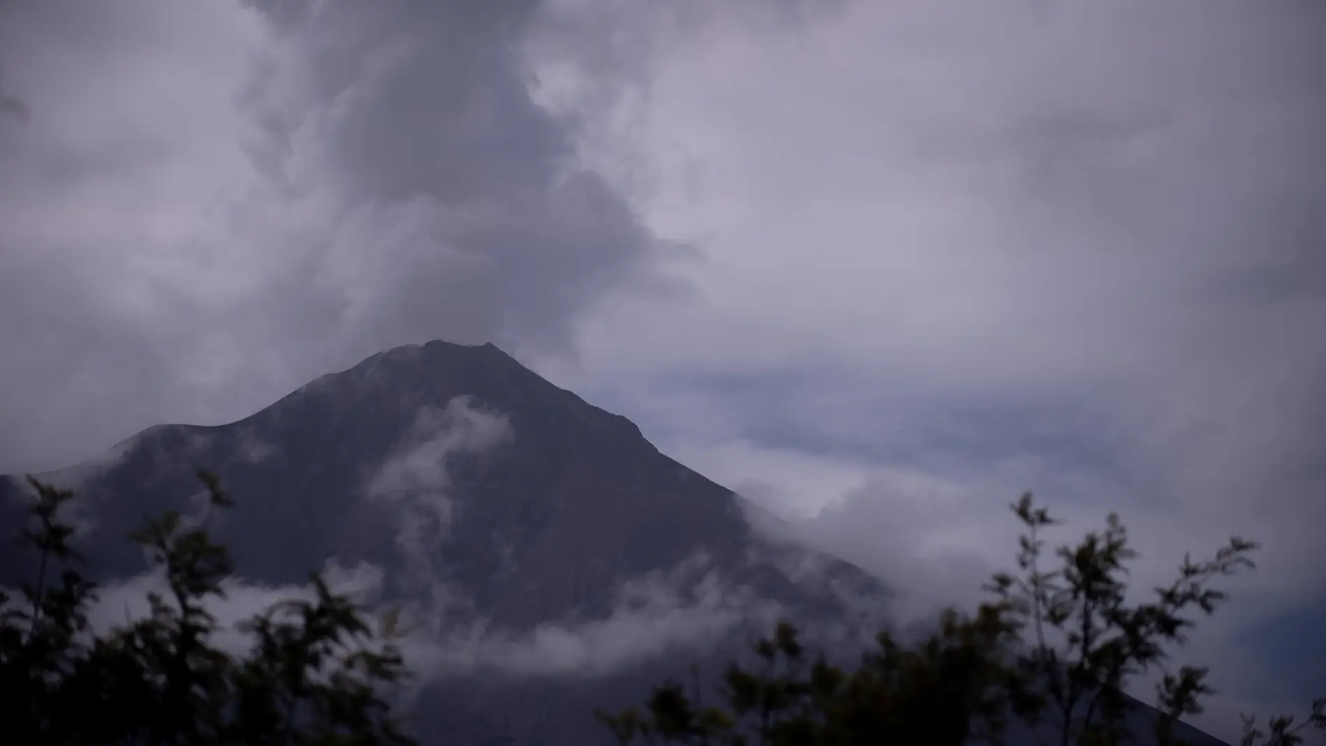 El volcán de Fuego sigue despierto (11-06-2018)