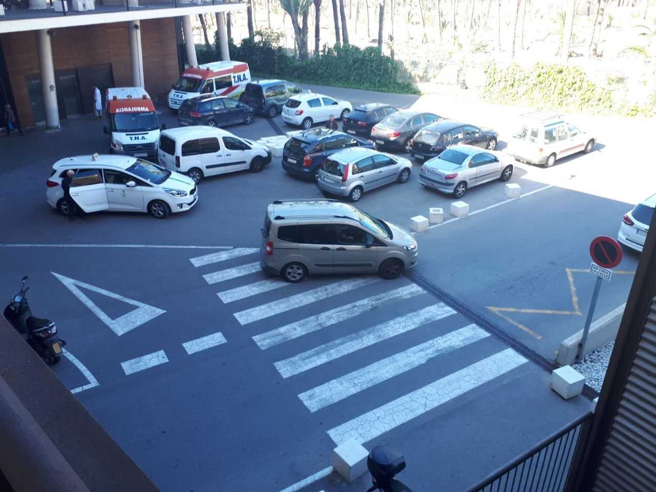 Ilicitanos por Elche pide garantizar la seguridad de los peatones junto a la UIAE y área reservada para ambulancias Ilicitanos por Elche pide garantizar la seguridad de los peatones junto a la UIAE y área reservada para ambulancias