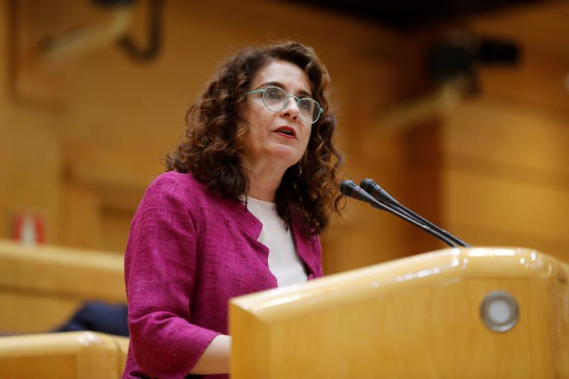 <p>Montero afirma que los Presupuestos de 2018 son de "tránsito" y que el Gobierno los asume por "responsabilidad"</p> <p>Montero afirma que los Presupuestos de 2018 son de "tránsito" y que el Gobierno los asume por "responsabilidad"</p>