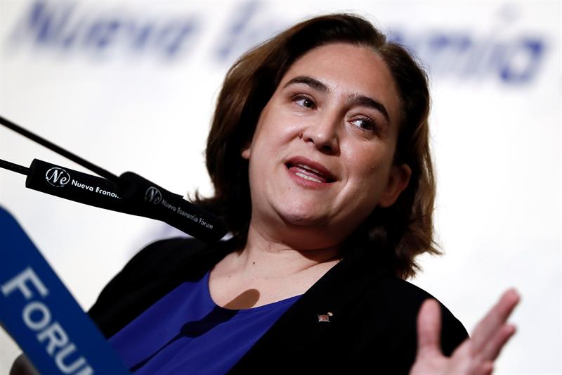 La Guardia Urbana acusa a Colau de avisar a los manteros de las operaciones policiales La Guardia Urbana acusa a Colau de avisar a los manteros de las operaciones policiales