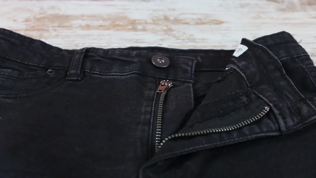 ¿No te has vuelto a poner esos pantalones porque no sabes arreglar la cremallera? ¡Necesitas este truco!