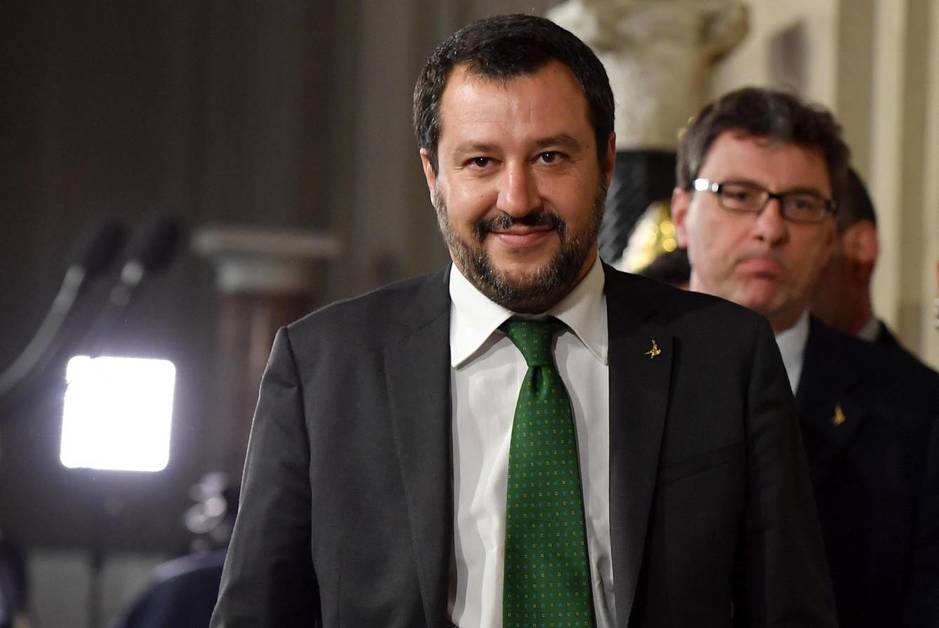 <p>El ministro del Interior italiano, sobre que España acoja al Aquarius: "¡Victoria! Primer objetivo logrado"</p> <p>El ministro del Interior italiano, sobre que España acoja al Aquarius: "¡Victoria! Primer objetivo logrado"</p>