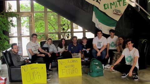 Protesta por la repetici&oacute;n de parte de los ex&aacute;menes de la Selectividad en Extremadura