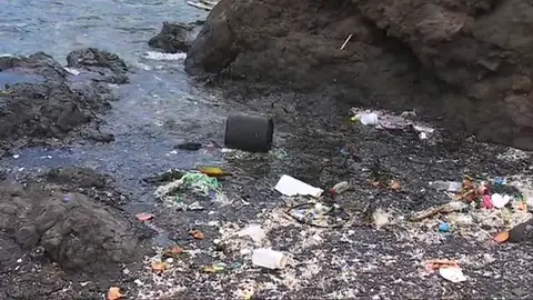 Alerta por contaminación en la Playa del Porís Alerta por contaminación en la Playa del Porís