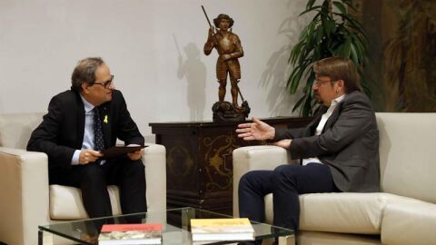 Quim Torra y Xavi Dom&eacute;nech en su reuni&oacute;n en el Palau